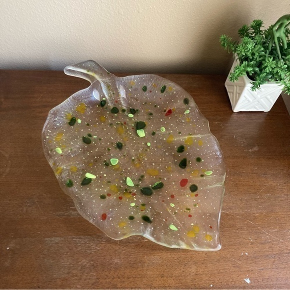 Clear speckled leaf decorative bowl